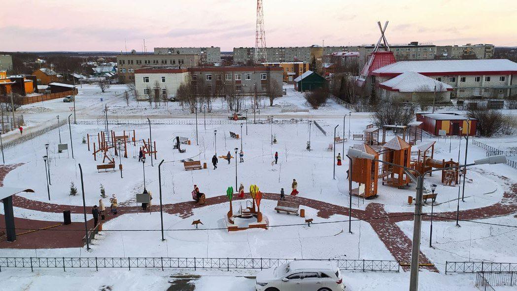 В Ловозере открыли благоустроенный "Парк-сквер" на улице Пионерской